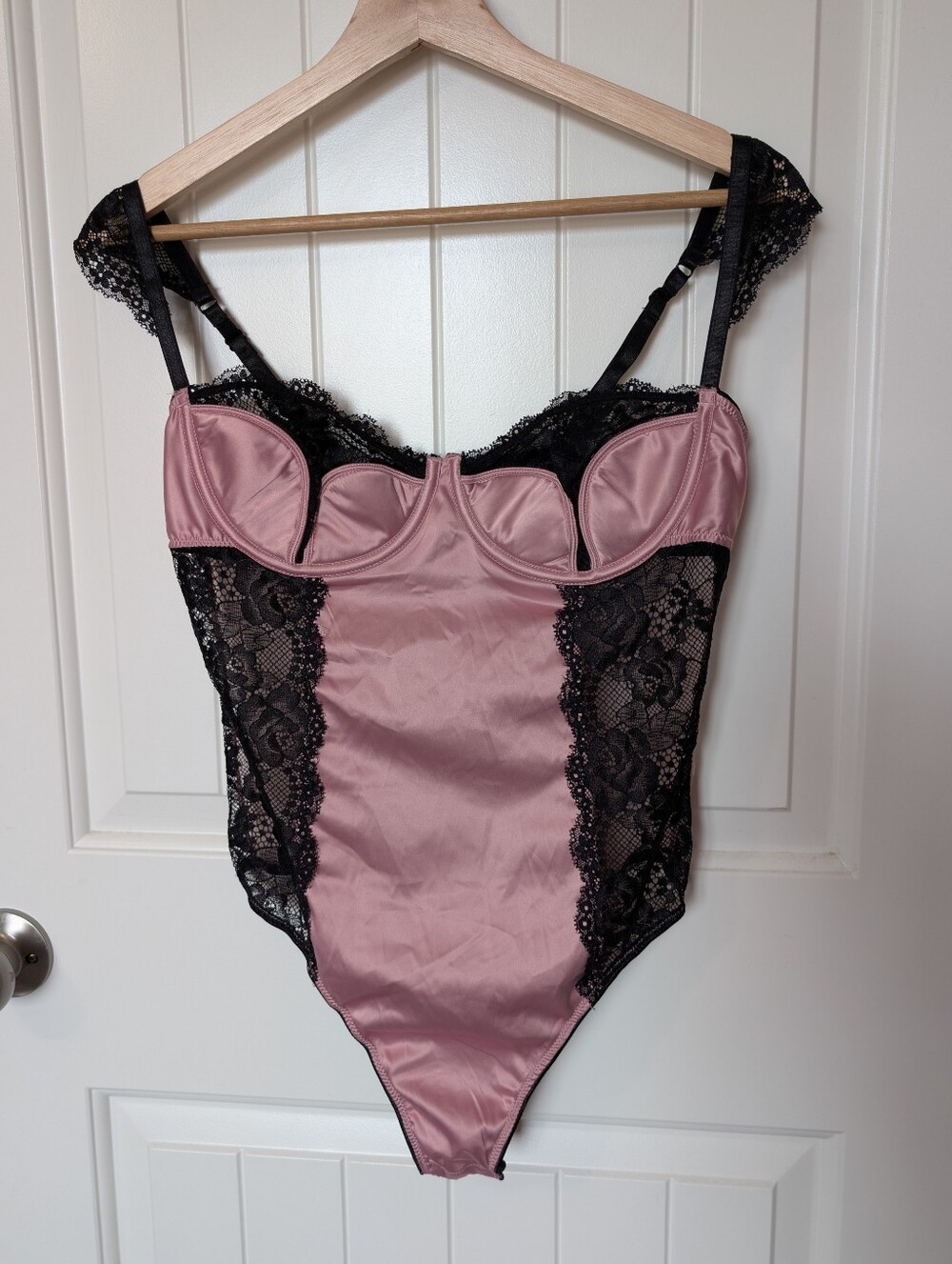 Frederick’s of Hollywood Ilana Stain and Lace Bodysuit Large Pink/Black